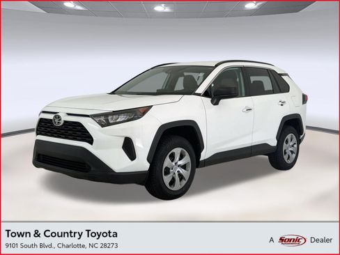 Used 2021 Toyota RAV4 LE FWD image 1