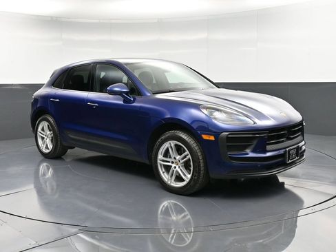 Certified 2023 Porsche Macan Turbo image 10