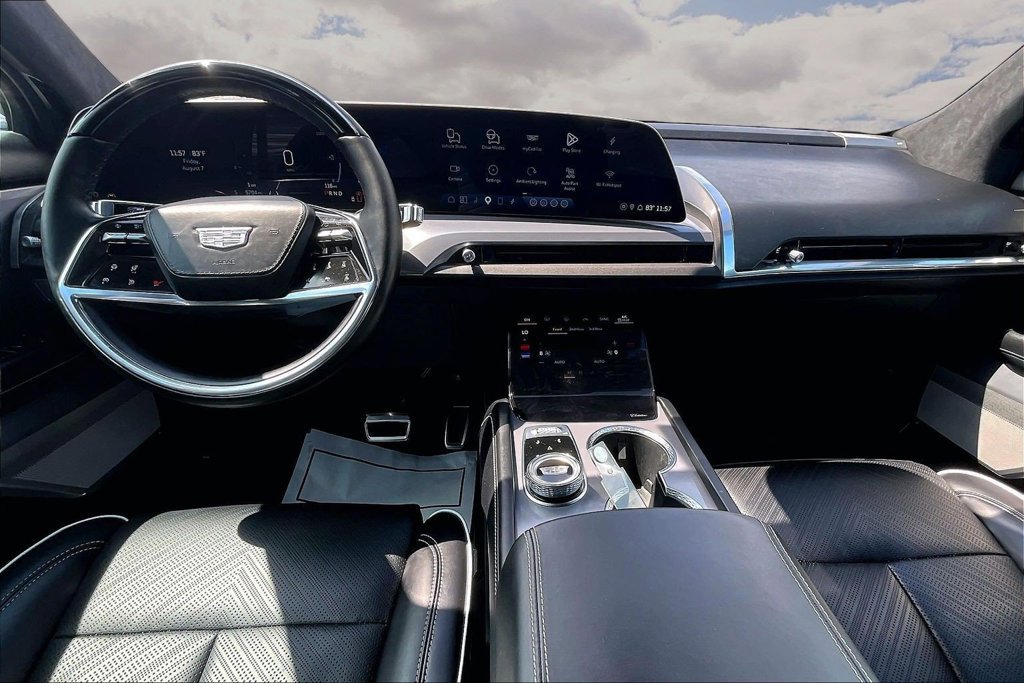 Certified 2026 Cadillac Vistiq Sport w/ LPO, Floor Liner Package AWD/4WD image 7