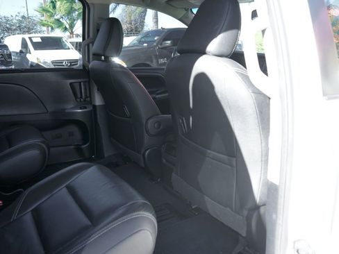 Used 2016 Toyota Sienna SE image 38