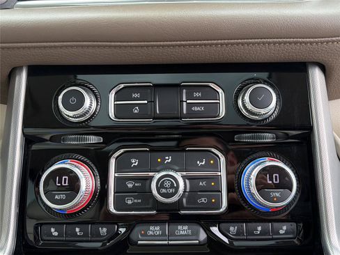 Used 2023 GMC Yukon Denali AWD/4WD image 18