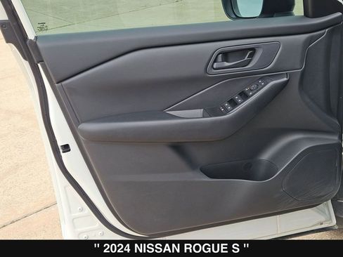 Used 2024 Nissan Rogue S FWD image 11