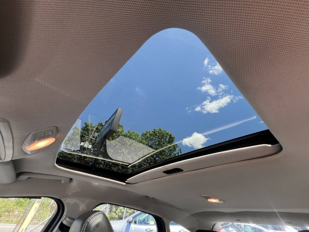 Used 2014 Ford Focus Titanium FWD image 17
