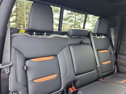 Used 2025 GMC Sierra 2500 AT4 w/ AT4 Premium Plus Package image 12