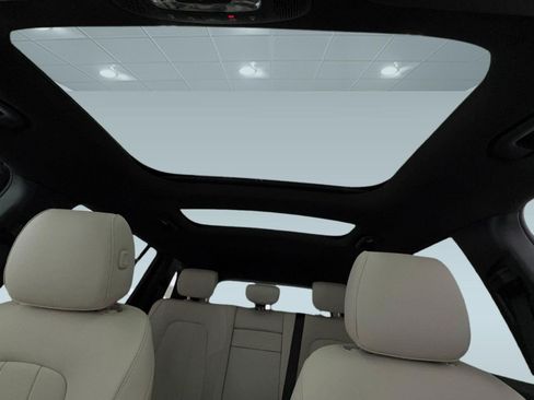 New 2026 Mercedes-Benz GLB 250 image 13