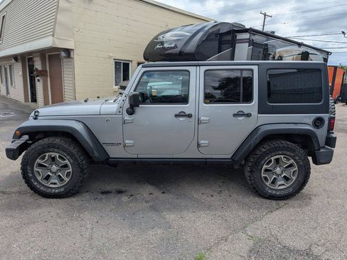 Used 2017 Jeep Wrangler Unlimited Rubicon w/ Connectivity Group AWD/4WD image 4