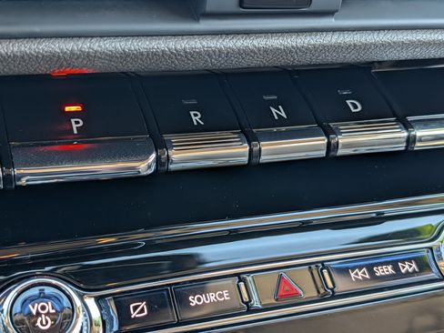 Used 2021 Lincoln Corsair Reserve image 32