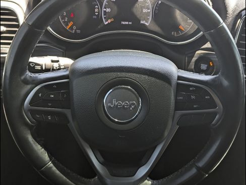 Used 2019 Jeep Grand Cherokee Altitude AWD/4WD image 27