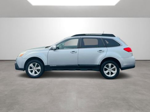 Used 2013 Subaru Outback 2.5i Premium AWD/4WD image 2