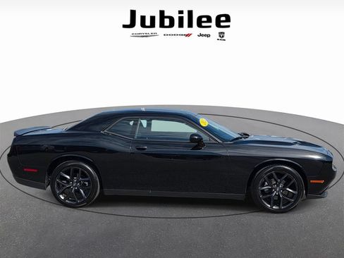 Used 2022 Dodge Challenger SXT w/ Driver Convenience Group RWD image 29