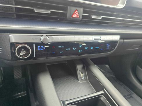 Used 2023 Hyundai Ioniq 6 SE RWD image 31