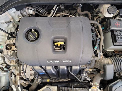 Used 2018 Hyundai Elantra SEL FWD image 30
