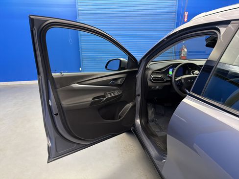 Used 2023 Chevrolet Bolt EUV LT w/ Driver Confidence Package image 10