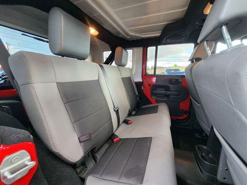 Used 2010 Jeep Wrangler Unlimited Rubicon w/ Trailer Tow Group image 40