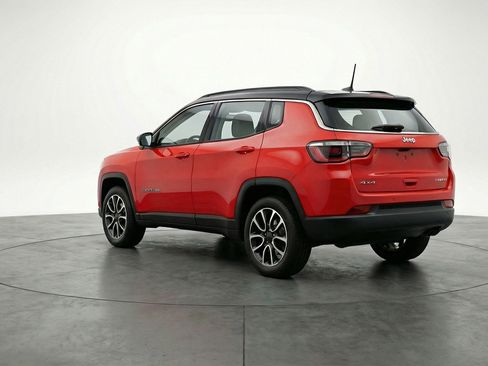 Used 2025 Jeep Compass Trailhawk image 6