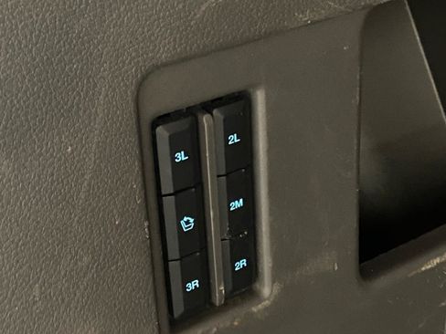 Used 2020 Ford Expedition XLT w/ Equipment Group 202A AWD/4WD image 11