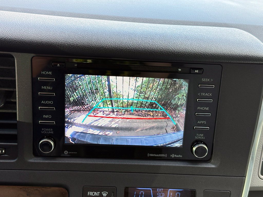 Used 2018 Toyota Sienna LE FWD image 16