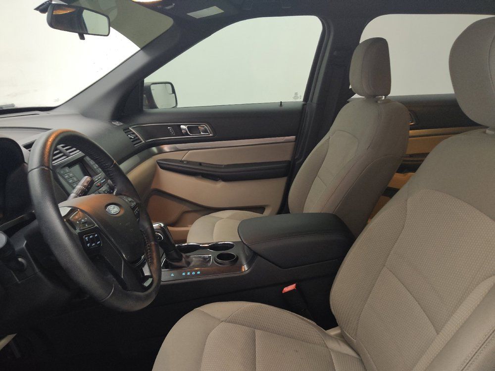 Used 2018 Ford Explorer XLT FWD image 17