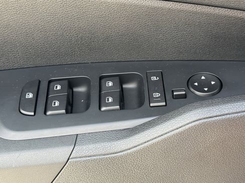 Used 2025 Kia Sportage LX image 27