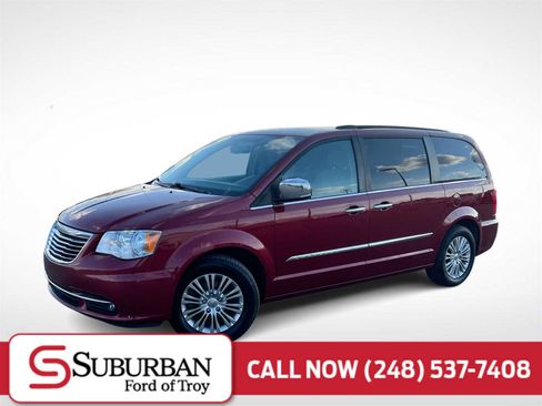 Used 2015 Chrysler Town & Country Touring-L w/ Driver Convenience Group image 1