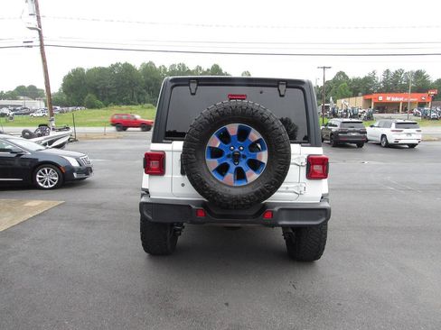 Used 2018 Jeep Wrangler Unlimited Sahara AWD/4WD image 5