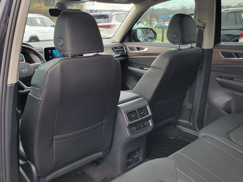 Used 2025 Volkswagen Atlas SEL image 32