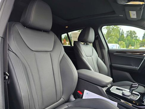 Used 2025 BMW X4 xDrive30i w/ Premium Package image 11