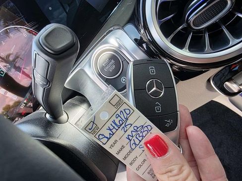 New 2025 Mercedes-Benz GLB 250 4MATIC image 10