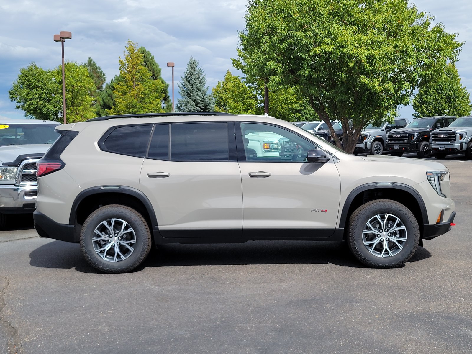 New 2027 GMC Acadia AT4 w/ Luxury Package AWD/4WD image 2