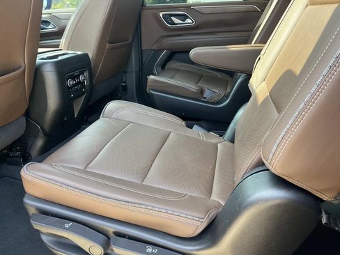Used 2022 Chevrolet Suburban High Country AWD/4WD image 22