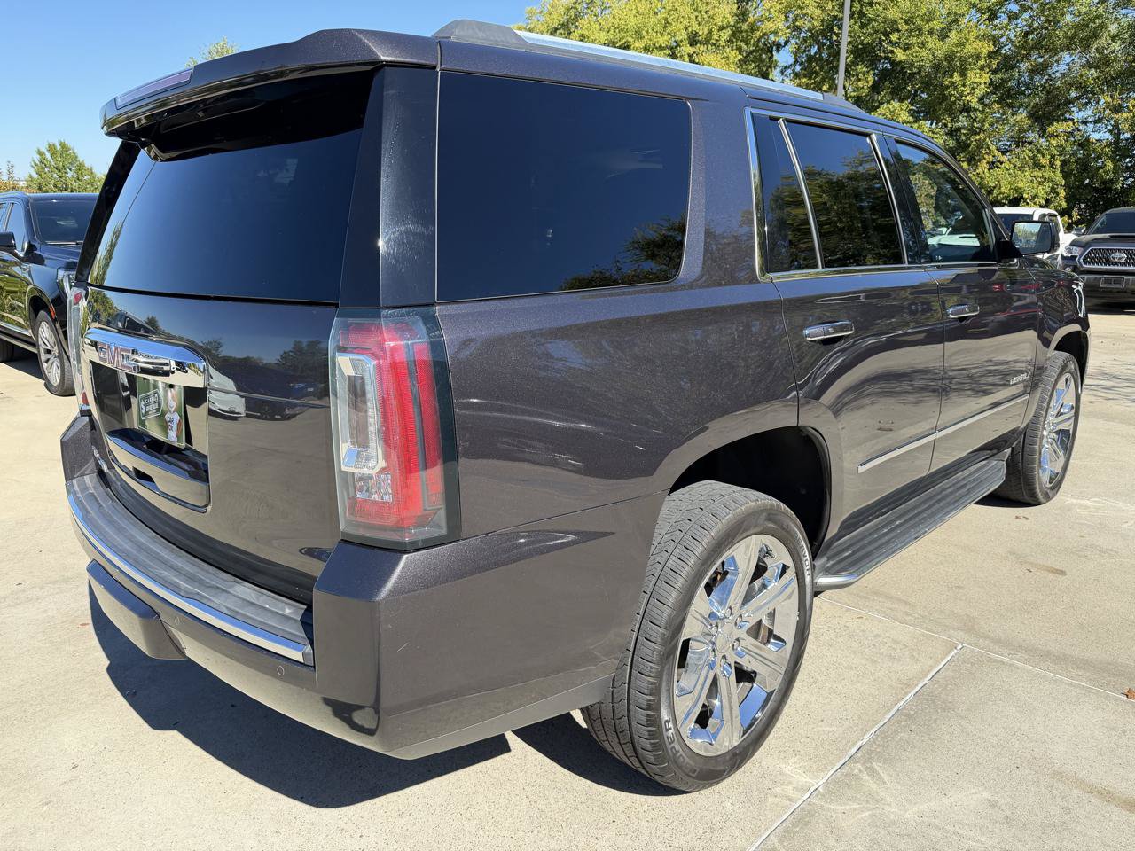 Used 2017 GMC Yukon Denali w/ Open Road Package AWD/4WD image 4