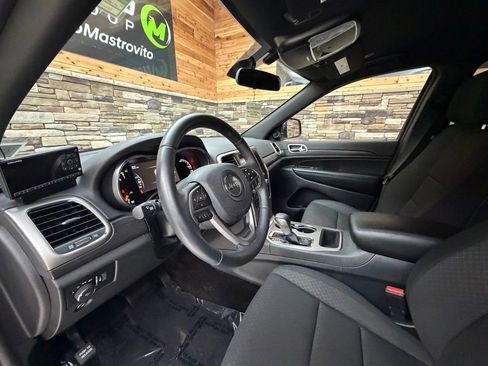 Used 2018 Jeep Grand Cherokee Laredo image 10