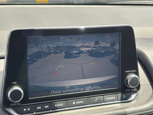 Used 2025 Nissan Rogue SV FWD image 25