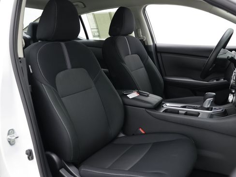 Used 2025 Nissan Sentra SV FWD image 39