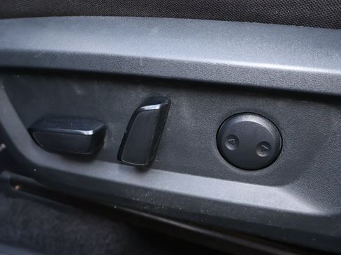 Used 2025 Nissan Rogue SV FWD image 8