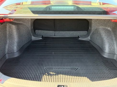 Used 2025 Toyota Corolla SE w/ SE Premium Package image 15