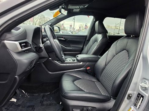 Used 2023 Toyota Highlander XSE image 21
