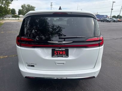 Used 2026 Chrysler Pacifica Select