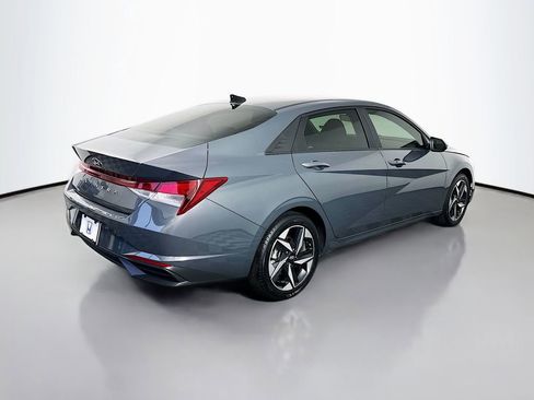 Used 2023 Hyundai Elantra SEL w/ Convenience Package FWD image 5