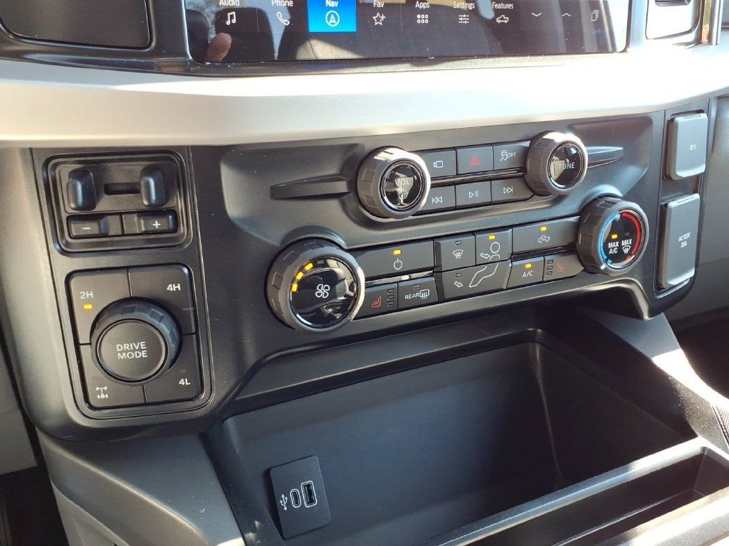 New 2026 Ford F250 XLT w/ XLT Premium Package AWD/4WD image 23