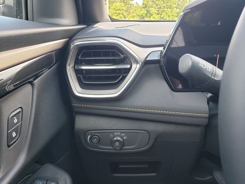 Used 2026 Chevrolet TrailBlazer ACTIV w/ Convenience Package FWD image 14