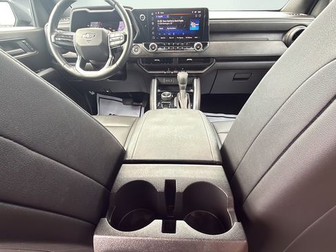 Used 2025 Chevrolet Colorado Trail Boss AWD/4WD image 39