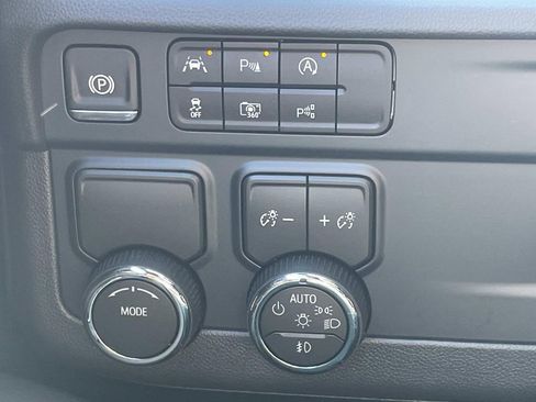 New 2026 Chevrolet Suburban Premier image 32