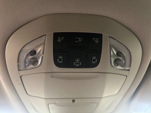 Used 2024 Chrysler Pacifica Touring-L FWD image 16