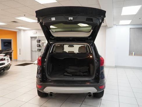 Used 2019 Ford Escape Titanium image 10