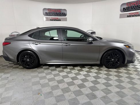 Used 2025 Toyota Camry SE image 2