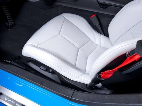 Used 2021 Chevrolet Corvette Stingray Convertible w/ Z51 Performance Package RWD image 19