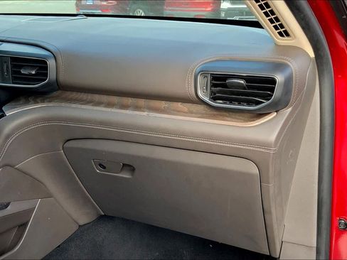 Used 2022 Ford Explorer Platinum w/ Technology Package image 18