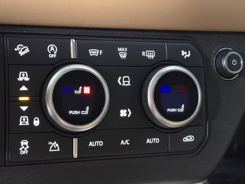 Used 2025 Land Rover Defender 110 S image 33