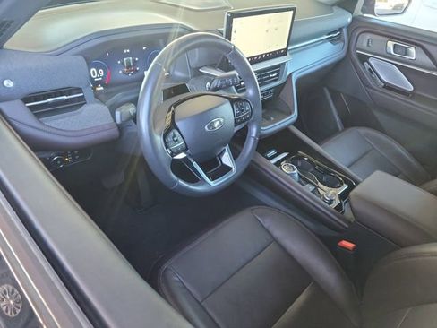 Certified 2025 Ford Explorer Platinum image 6